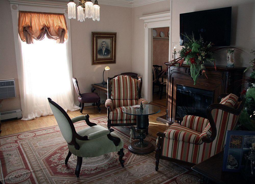 The Mariner King Inn Lunenburg Bagian luar foto