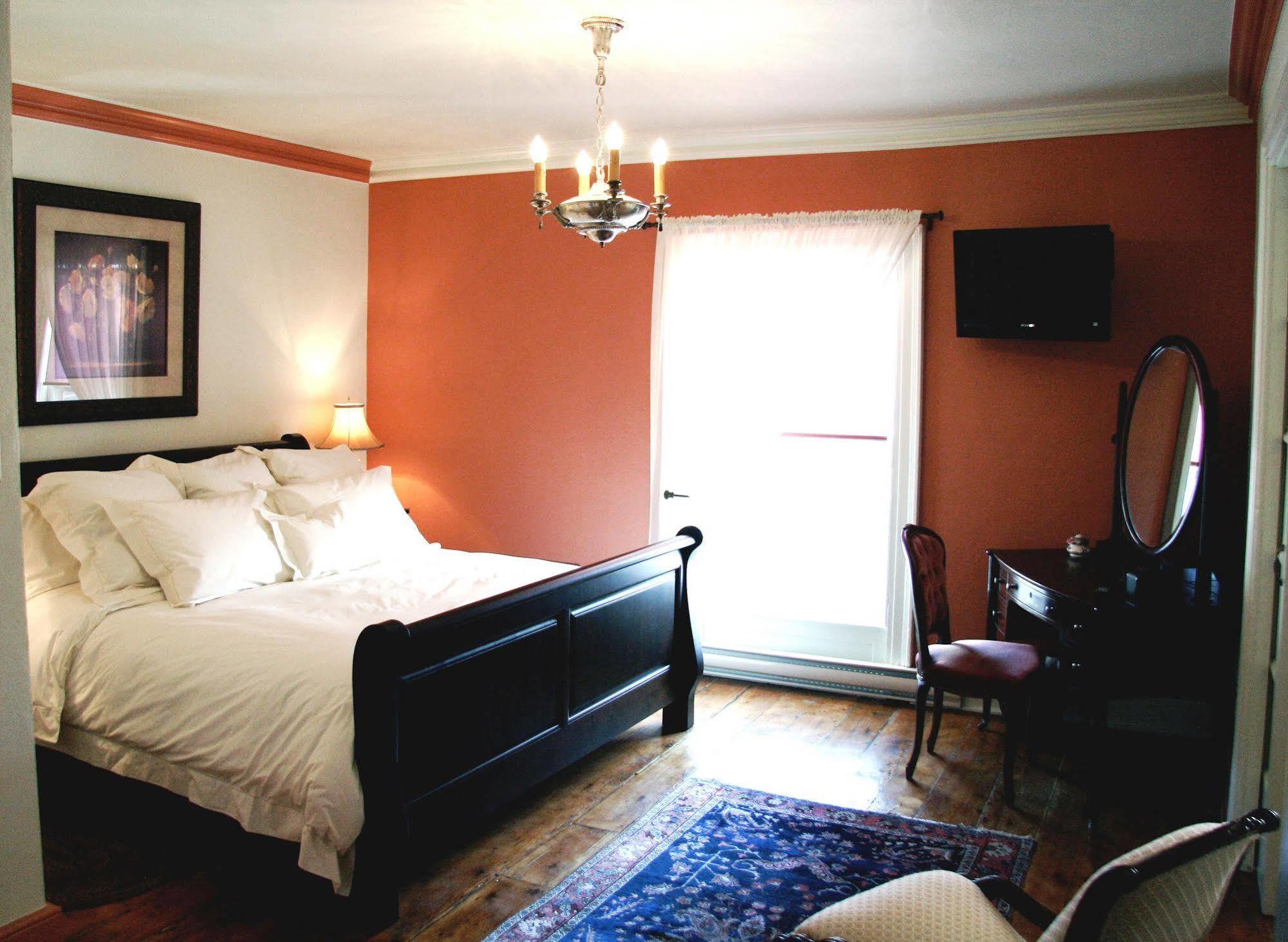 The Mariner King Inn Lunenburg Bagian luar foto